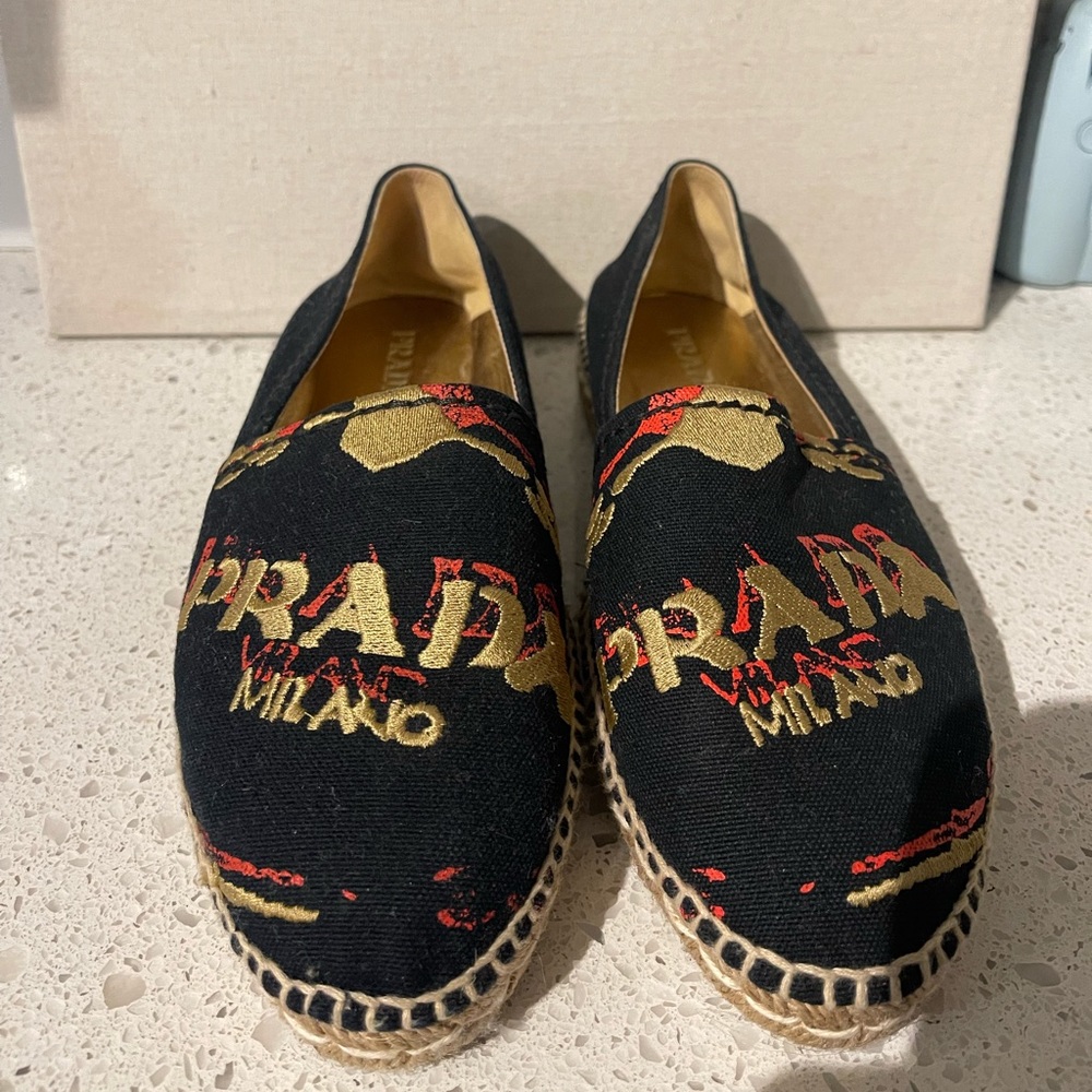 Prada Logo Canvas Espadrille Flats in Nero